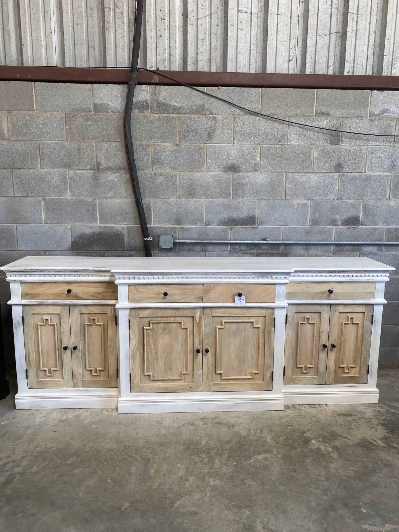 R20-a white w/light natural doors